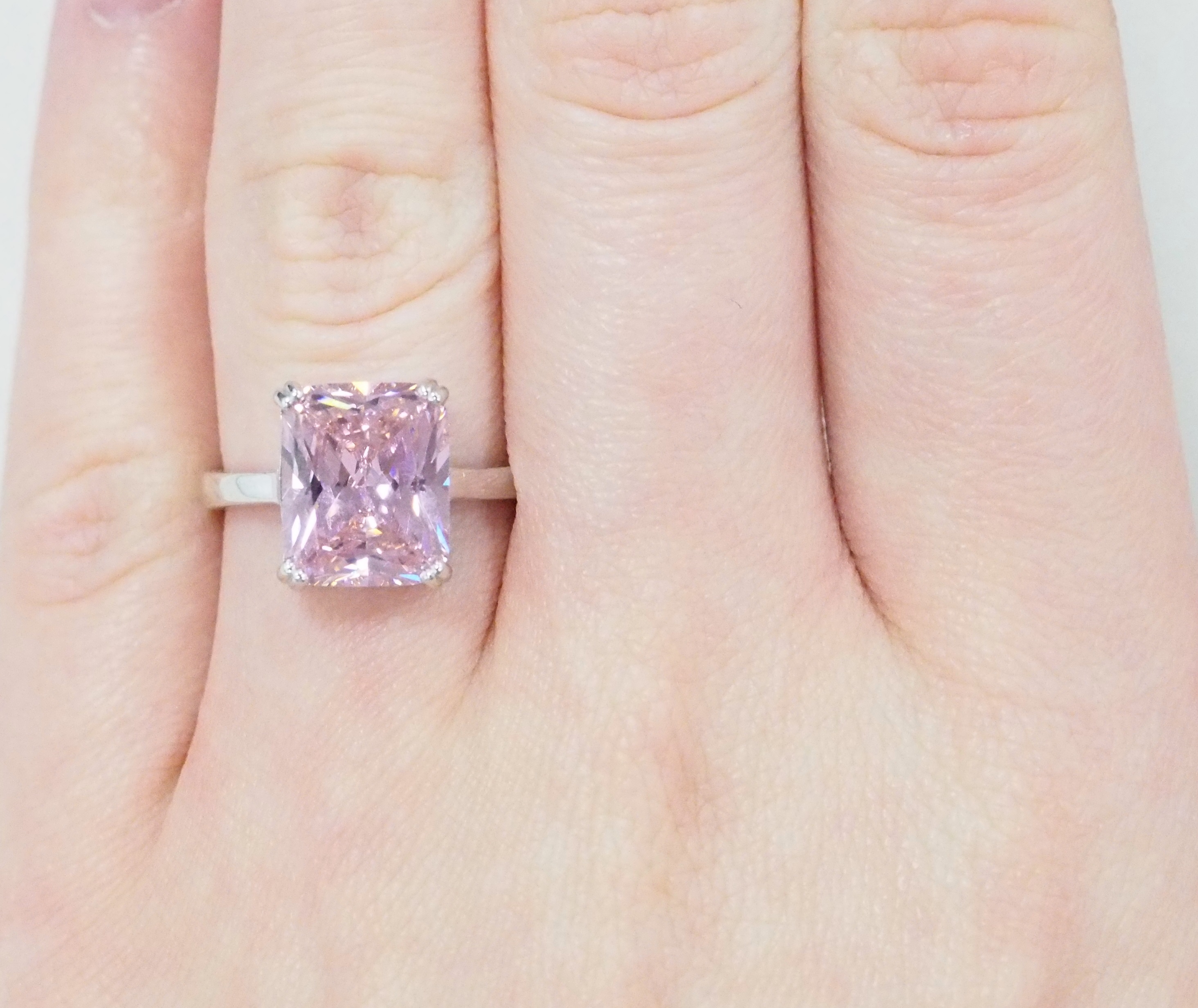 Серебряное кольцо 925 пробы; вставки 1 Куб. Цирконий розовый. 8ct;